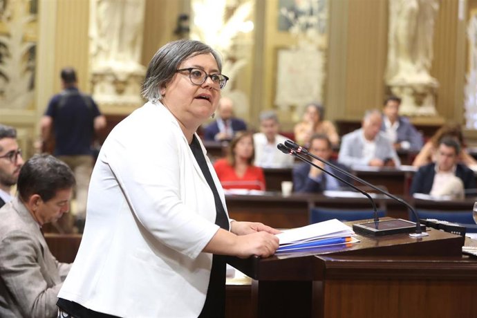 Archivo - La diputada de Unidas Podemos en el Parlament balear, Cristina Gómez.