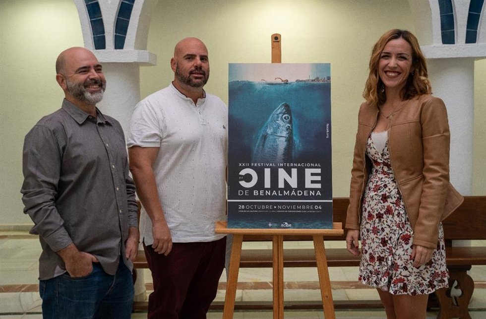 La concejala de Cultura de Benalmádena, Jésica Trujillo, y los directores del Festival, Jaime Noguera y José Ramón Martínez Verastegui