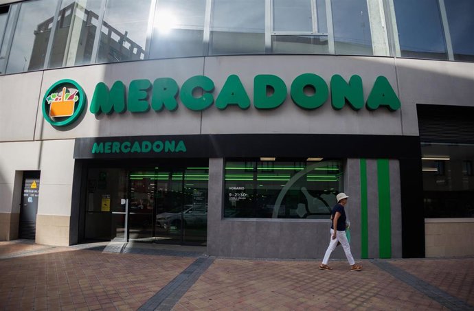 Archivo - Fachada del supermercado del Mercadona, a 21 de septiembre de 2023, en Madrid (España). Mercadona es una empresa española de distribución con sede en el municipio de Tabernes Blanques y origen en el cercano de Puebla de Farnals, ambos pertenec