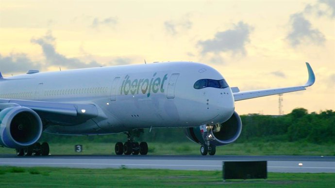 Iberojet reanuda sus vuelos con combustible sostenible de aviación proporcionado por Repsol