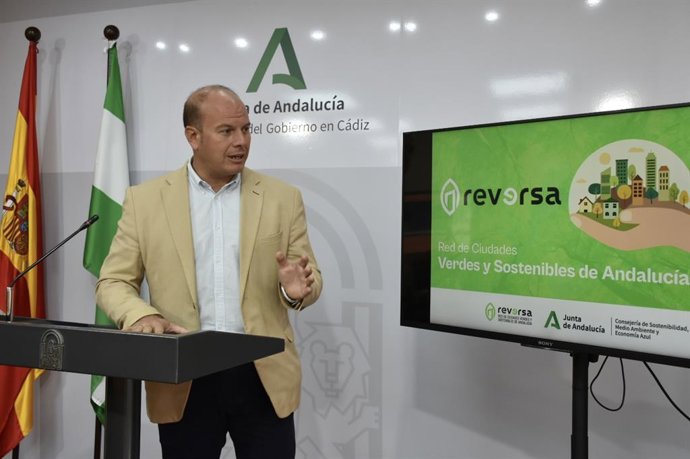 Nota De Prensa Y Foto (La Junta Anima A Los Municipios De La Provincia A Adherirse A La Red Reversa)