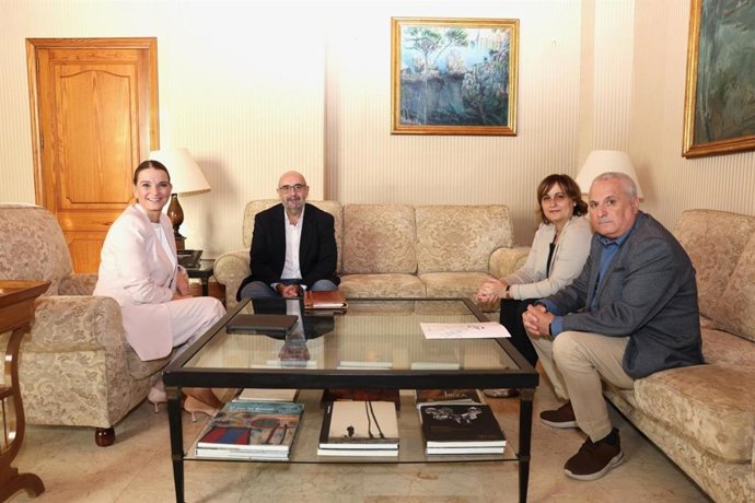 La presidenta del Govern, Marga Prohens, en audiencia con representantes del sindicato CSIF.