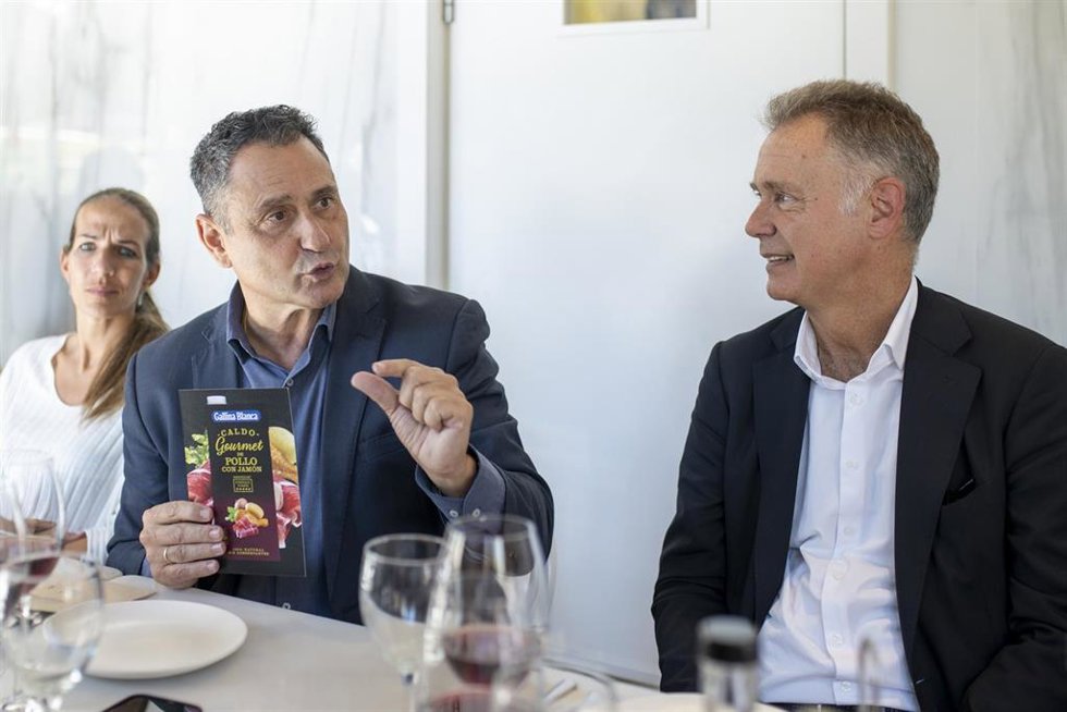 El ceo de la empresa, Enrique Tomás (i), y el general manager de GB foods España, Josep Arcas (d)