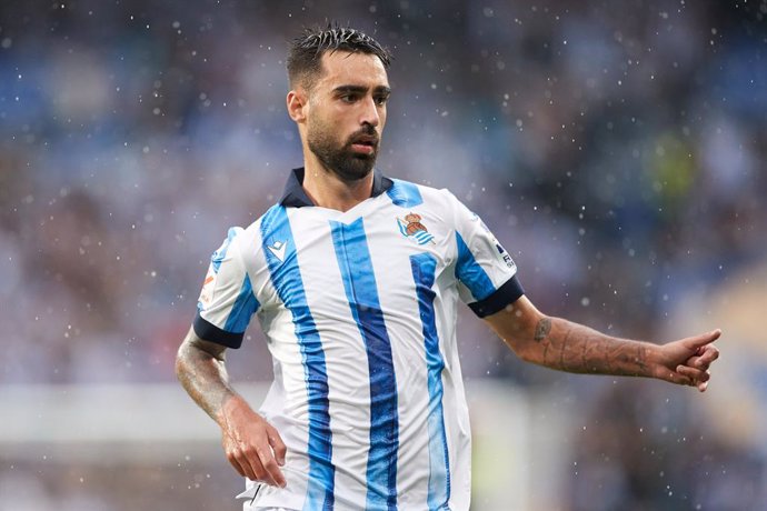 Archivo - Brais Mendez of Real Sociedad looks on during the LaLiga EA Sports match between Real Sociedad and Granada CF at Reale Arena on September 2, 2023, in San Sebastian, Spain.