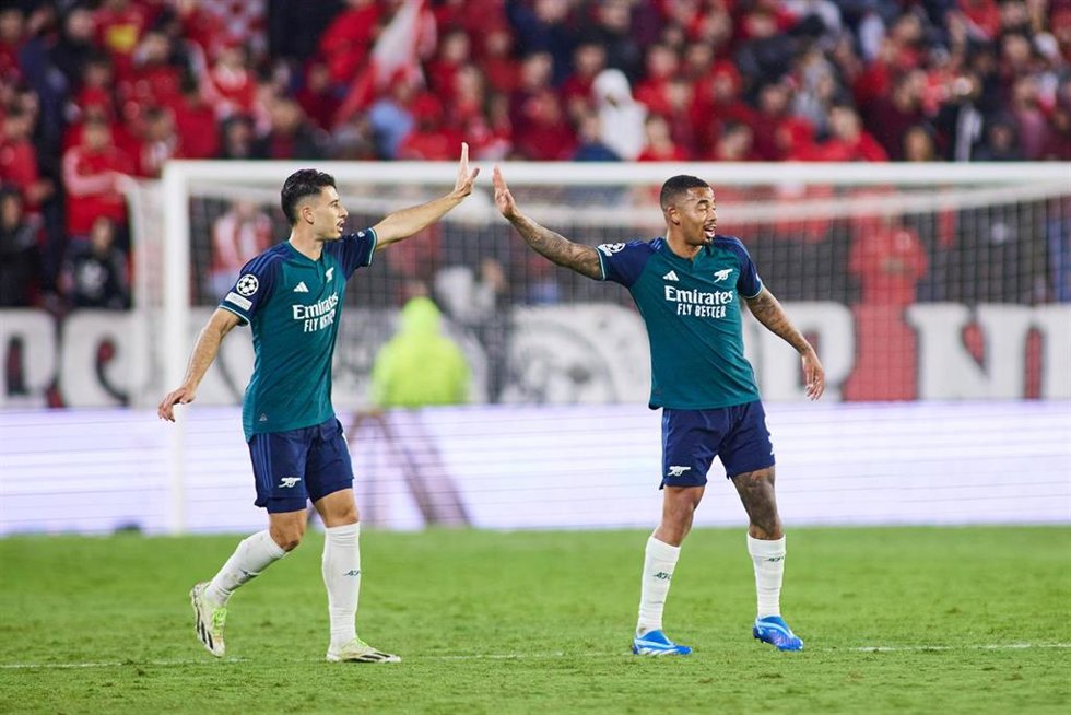 Gabriel Jesus celebra un gol del Arsenal FC contra el Sevilla FC.