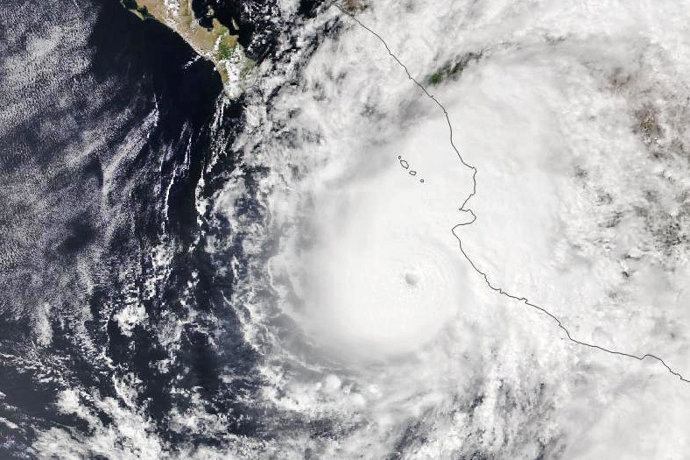 Imagen de archivo del huracán 'Lidia' llegando a México