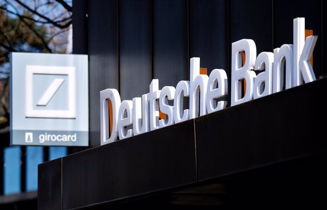 Archivo - FILED - 24 April 2021, Lower Saxony, Oldenburg: The Deutsche Bank logo is pictured above the entrance of a branch in Oldenburg city center. Photo: Hauke-Christian Dittrich/dpa