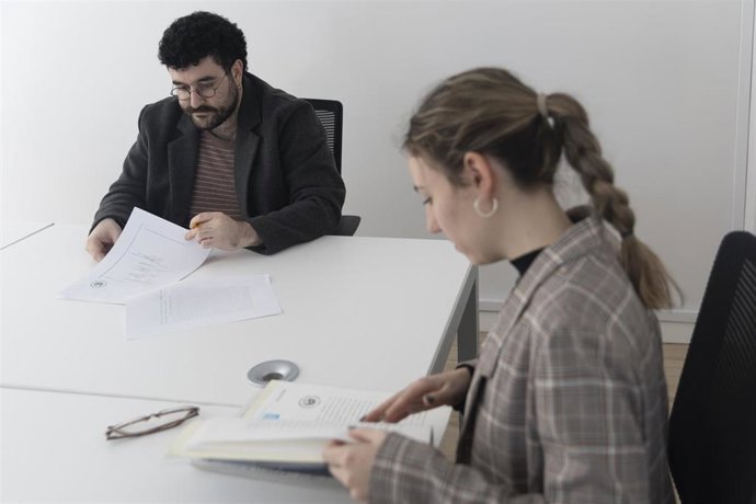 Archivo - Simulación de firma de una hipoteca