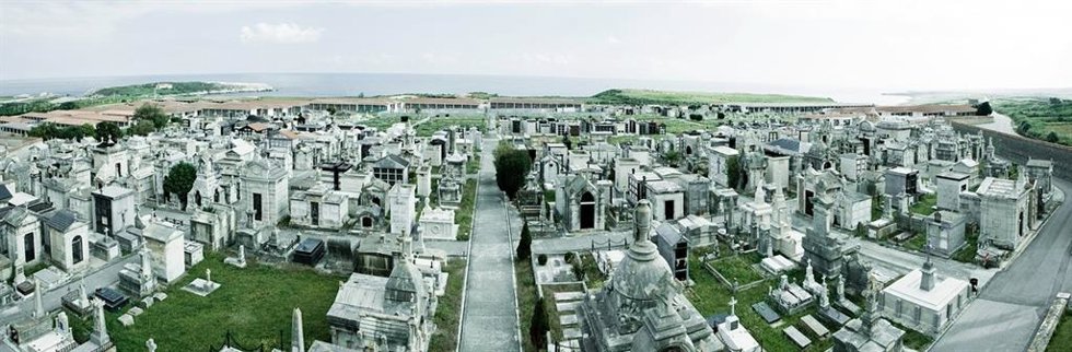 Archivo - Santander reparará una nave del cementerio de Ciriego