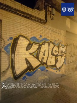Imagen del grafiti efectuado presuntamente por los jóvenes
