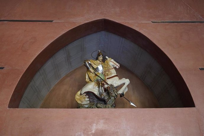 Talla de San Jorge, ubicada en el Salón Sur del Palacio de La Aljafería.