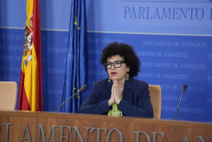 La presidenta del Grupo Parlamentario Mixto-Adelante Andalucía, Maribel Mora, este miércoles en rueda de prensa.