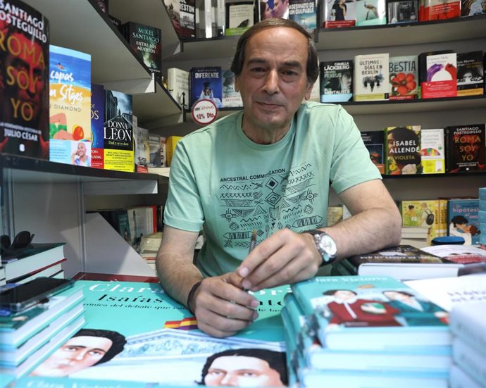 Archivo - El periodista y escritor, Isaías Lafuente