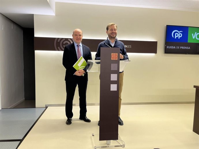 Los portavoces de PP y VOX en las Cortes de Aragón, Fernando Ledesma y Santiago Morón.