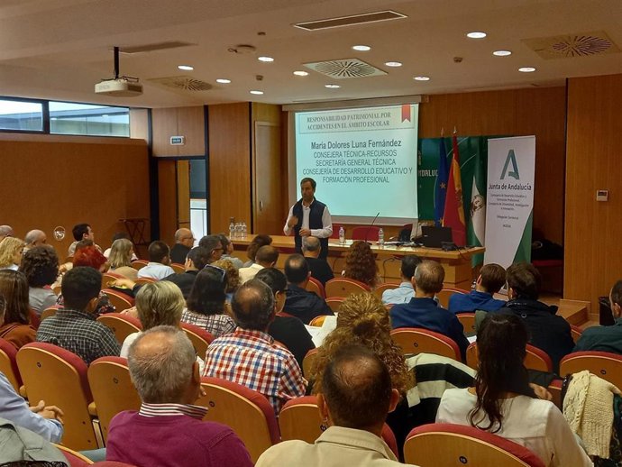 El delegado de Desarrollo Educativo y Formación Profesional de la Junta en Huelva, Carlos Soriano, ha inaugurado las Jornadas sobre Responsabilidad Patrimonial de la Administración Educativa.