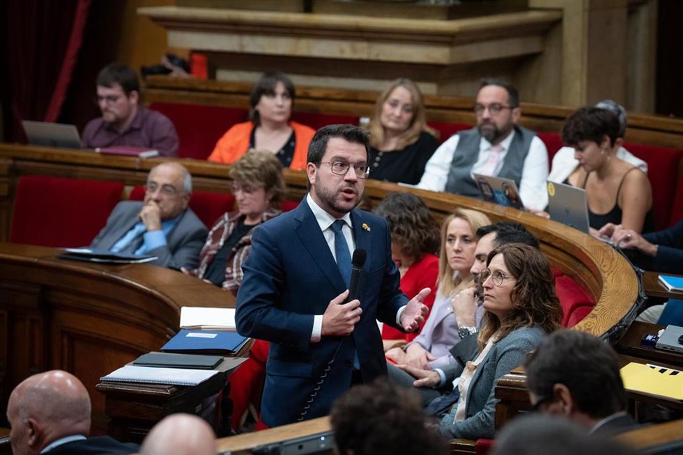 El presidente de la Generalitat, Pere Aragons, en la sesión de control al Govern en el pleno del Parlament.