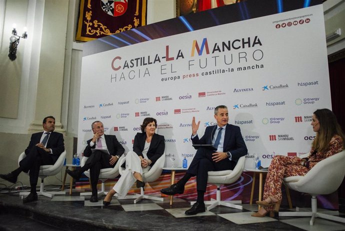 Mesa 'Innovación industrial y competitividad' dentro de las jornadas 'Castilla-La Mancha hacia el futuro' organizadas por Europa Press en Toledo