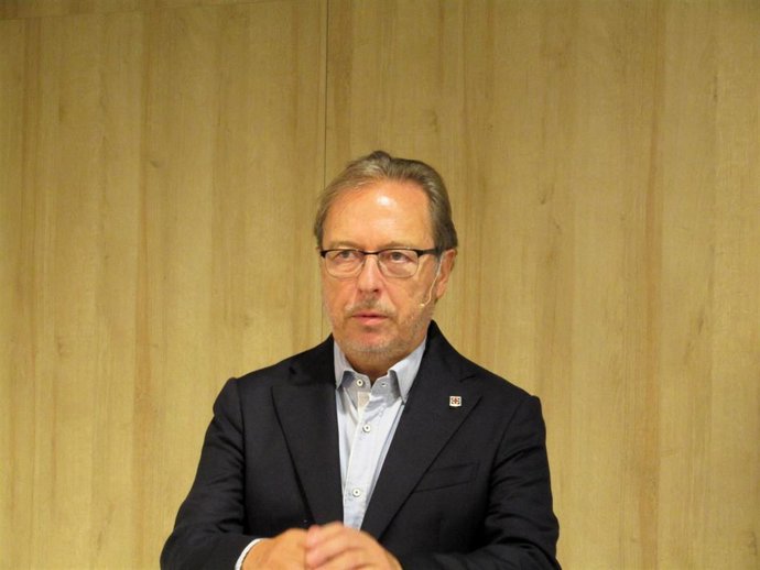 El presidente de la Cámara de Barcelona, Josep Santacreu, en rueda de prensa este miércoles