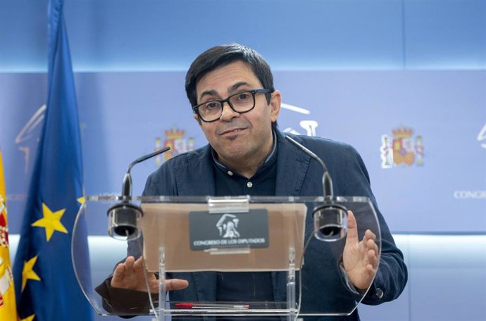 El secretario primero de la Mesa del Congreso, Gerardo Pisarello, ofrece una rueda de prensa en el Congreso de los Diputados, a 10 de octubre de 2023, en Madrid (España).