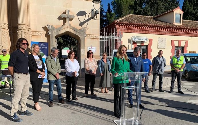 Presentación del dispositivo especial de limpieza, transporte y seguridad que pondrá en marcha el Ayuntamiento de Murcia con motivo del Día de Todos los Santos