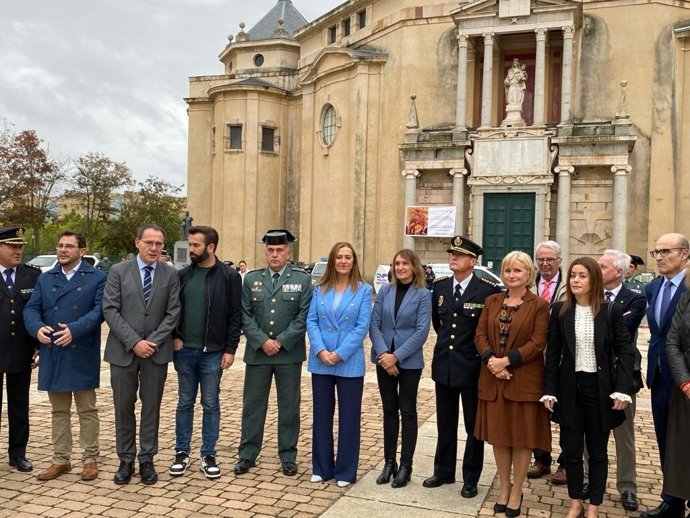 Foto De Familia De Los Asistentes A La Presentación En El IES Universidad Laboral De Zamora.