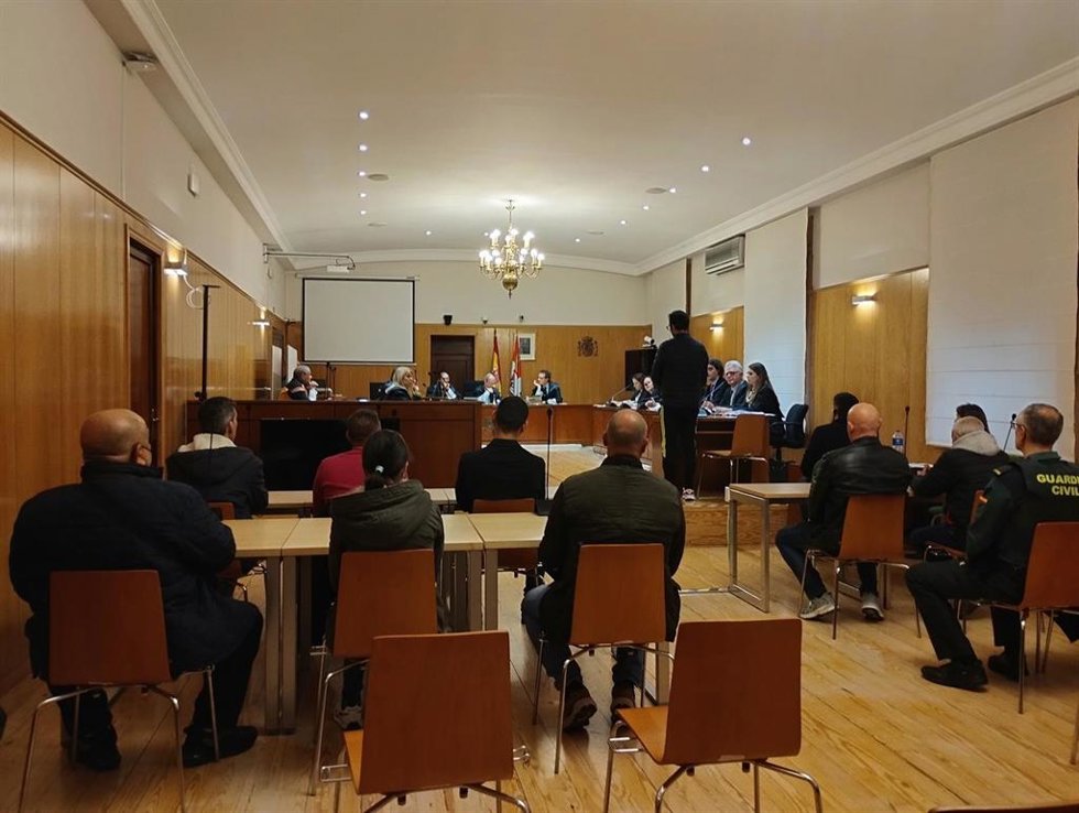 Los diez detenidos en la 'Operación Virgin VA', durante la primera jornada del juicio en la que nueve de ellos han llegado a una sentencia de conformidad tras reconocer su culpabilidad.