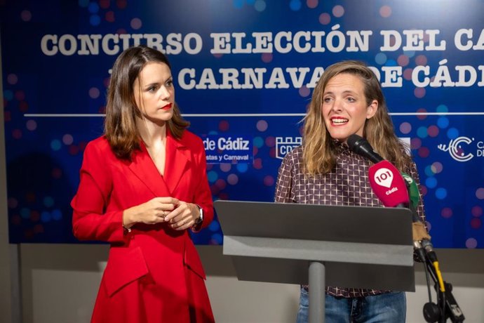 Maite González y Beatriz Gandullo en la presentación de los finalistas para el cartel de Carnaval.