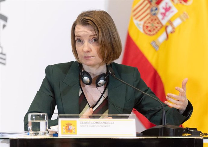 La economista jefe de la OCDE, Clare Lombardelli, interviene durante la presentación del Estudio Económico de España 2023 de la OCDE, en la sede del Ministerio de Asuntos Económicos y Transformación Digital, a 25 de octubre de 2023, en Madrid (España). 