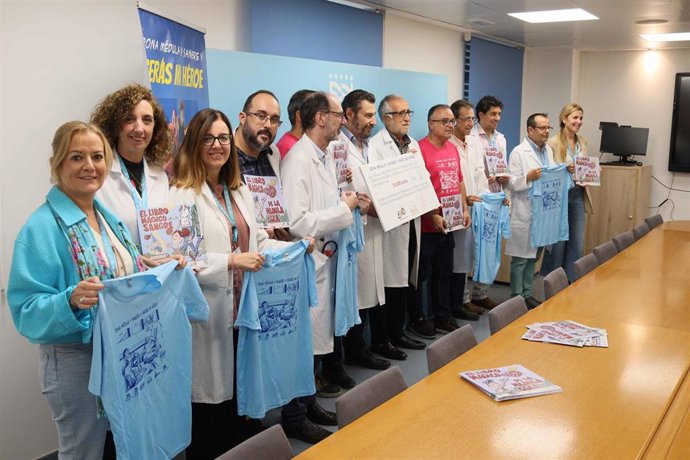 AVOI, Héroes hasta la Médula y Paula y la Fábrica de Médula han donado un cheque de 10.000 euros al grupo de investigadores del Hospital Regional Universitario de Málaga y la Plataforma en Nanomedicina (Ibima Plataforma Bionand).
