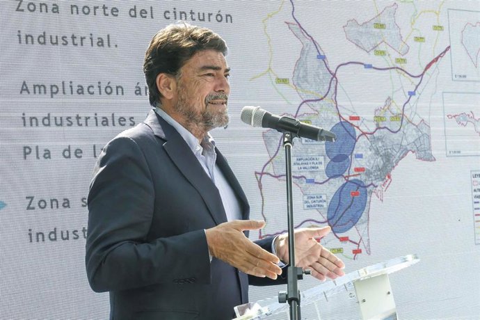 Archivo - Imagen del alcalde de Alicante, Luis Barcala.