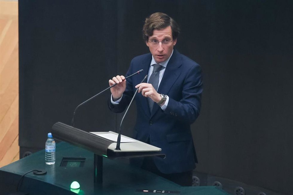 Archivo - El alcalde de Madrid, José Luis Martínez-Almeida, interviene durante una sesión ordinaria del Pleno municipal del Ayuntamiento de Madrid