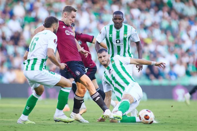 Jan Kuchta of Sparta Praha and Guido Rodriguez of Real Betis in action during the UEFA Europa League, Group C, match between Real Betis and Sparta Praha at Benito Villamarin stadium on October 5, 2023 in Sevilla, Spain.