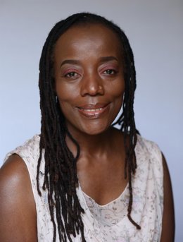La escritora y cineasta zimbabuense Tsitsi Dangarembga