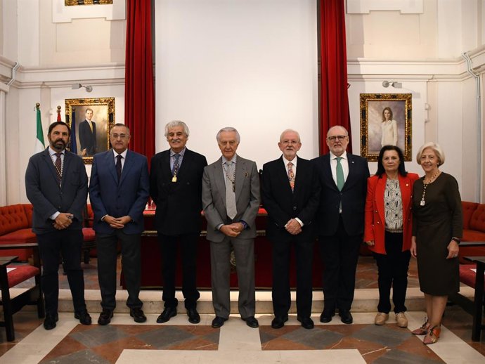 Presentación de la Cátedra de Cooperación Internacional por parte de la Real Academia de Cirugía y Medicina de Sevilla.