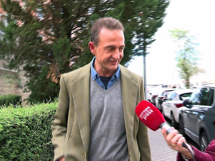 ALESSANDRO LEQUI SALE DE LAS INSTALACIONES DE MEDIASET