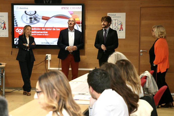 Reunión del proyecto Ágora Farma con la asistencia del consejero de Salud, César Pascual