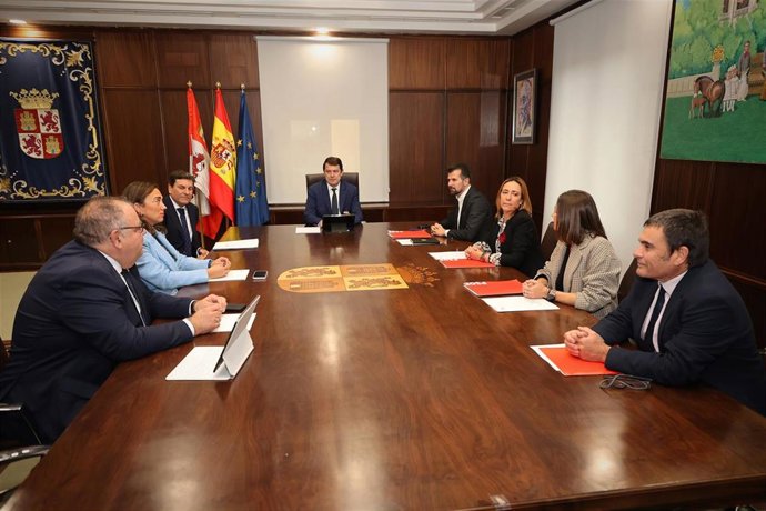 Reunión del presidente de la Junta, Alfonso Fernández Mañueco, con el secretario autonómico del PSOE, Luis Tudanca, para abordar pactos de Comunidad
