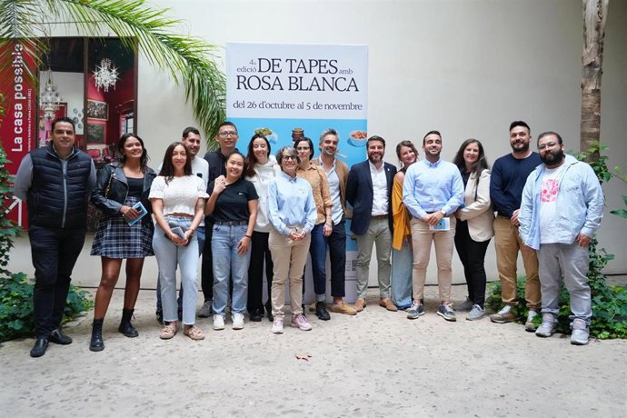El teniente de alcalde de Turismo y Restauración del Ayuntamiento de  Palma, Javier Bonet, asiste a la presentación de la cuarta edición de 'De Tapes amb Rosa Blanca'.