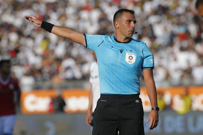Futbol, Colo Colo vs Magallanes. Fecha 7, campeonato Nacional 2023. El arbitro Juan Lara dirige el partido de primera division entre Colo Colo y Magallanes disputado en el estadio Monumental en Santiago, Chile. 05/03/2023 Marcelo