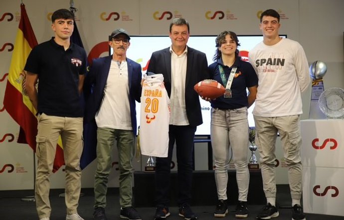 Foto de familia tras la presentación de la IV edición de la Copa de España de Flag Football