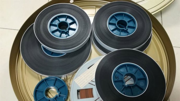 Imagen de recursos de bobinas en un proyector de cine