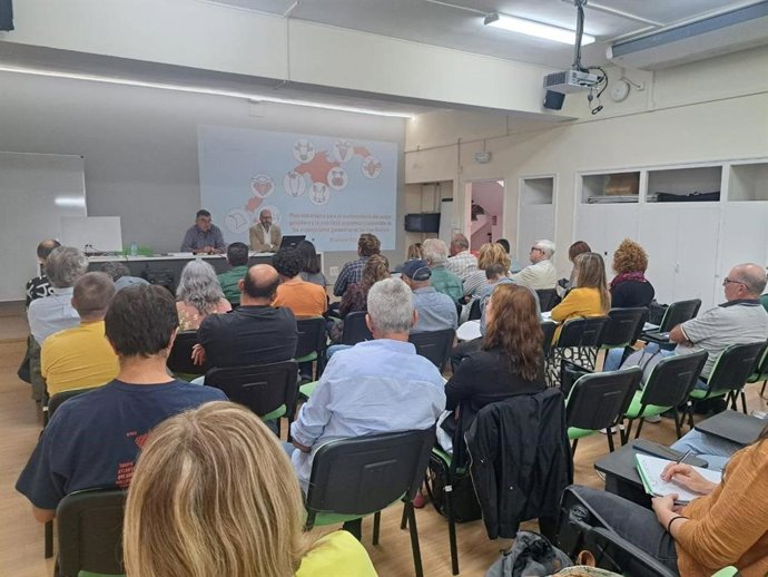 Agricultura aborda en la Mesa de la Ganadería el desarrollo del plan sectorial.
