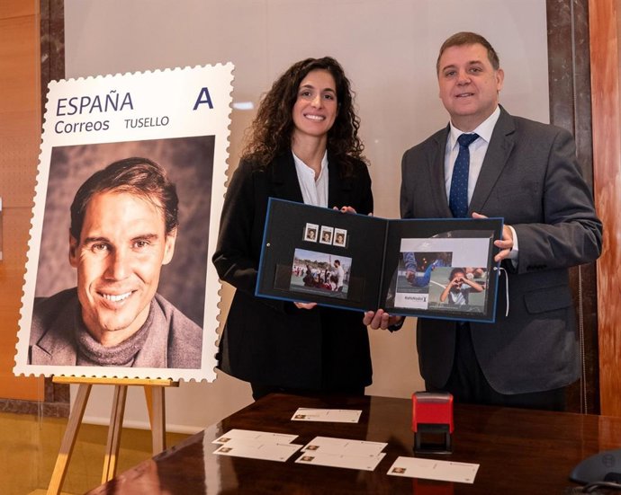 Correos y la Fundación Rafa Nadal presentan un "pack filatélico con propósito" para apoyar los proyectos de la organización
