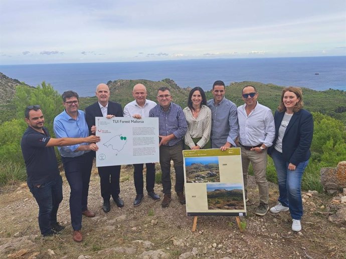 El Govern y TUI Care Foundation firman un nuevo convenio para seguir reforestando el Parque Natural de Llevant.