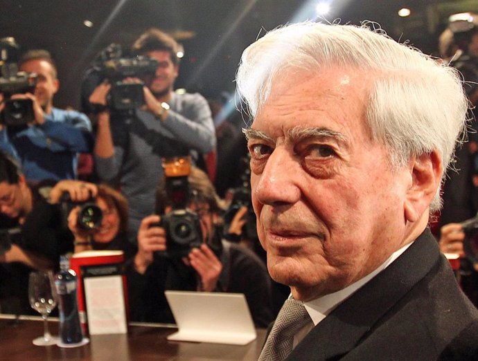 Archivo - El escritor Mario Vargas Llosa