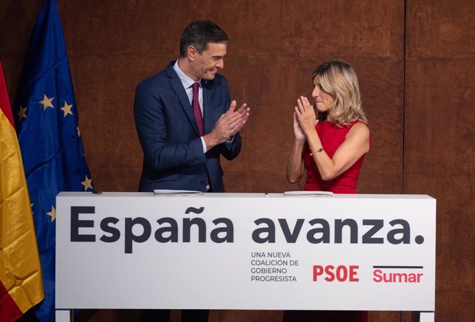 El presidente del Gobierno en funciones, Pedro Sánchez y la líder de Sumar y vicepresidenta segunda del Gobierno y ministra de Trabajo en funciones, Yolanda Díaz