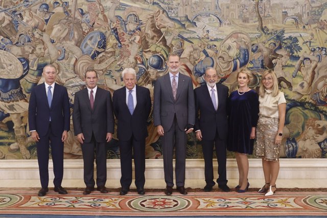 Quirino Ordaz, Andrés Allamand, Felipe González, S.M. el Rey, Carlos Slim, Mercedes Sánchez-Navarro y Núria Vilanova