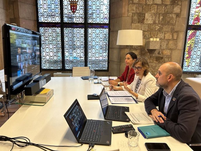 La consellera Meritxell Serret encabeza una reunión del Comité Catalán de Ayuda Humanitaria de Emergencia (CCAHE)