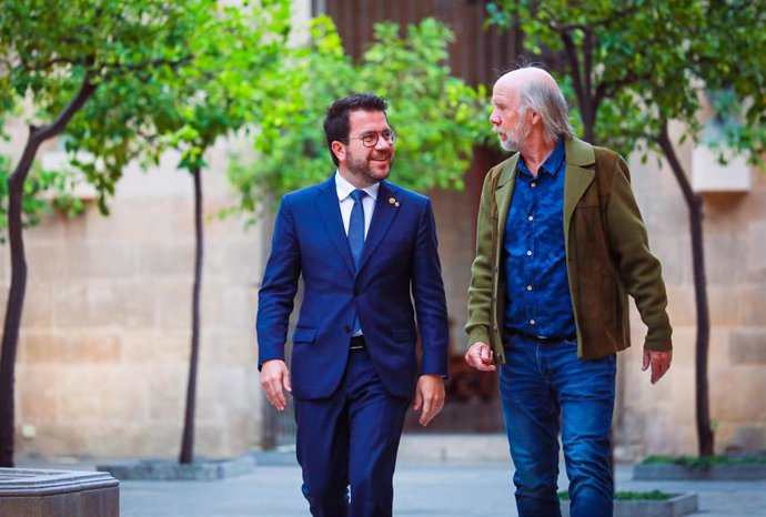 El presidente de la Generalitat, Pere Aragonès, entrega el Premi Ramon Margalef al ecologista y biólogo Marten Scheffer en Barcelona
