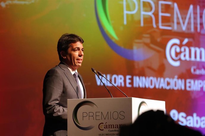 El 'president' de la Generalitat, Carlos Mazón, participa en el acto de entrega de los premios a la Exportación y el Turismo y el Galardón Accord a la calidad social de la empresa, que convoca la Cámara de Comercio de Castellón